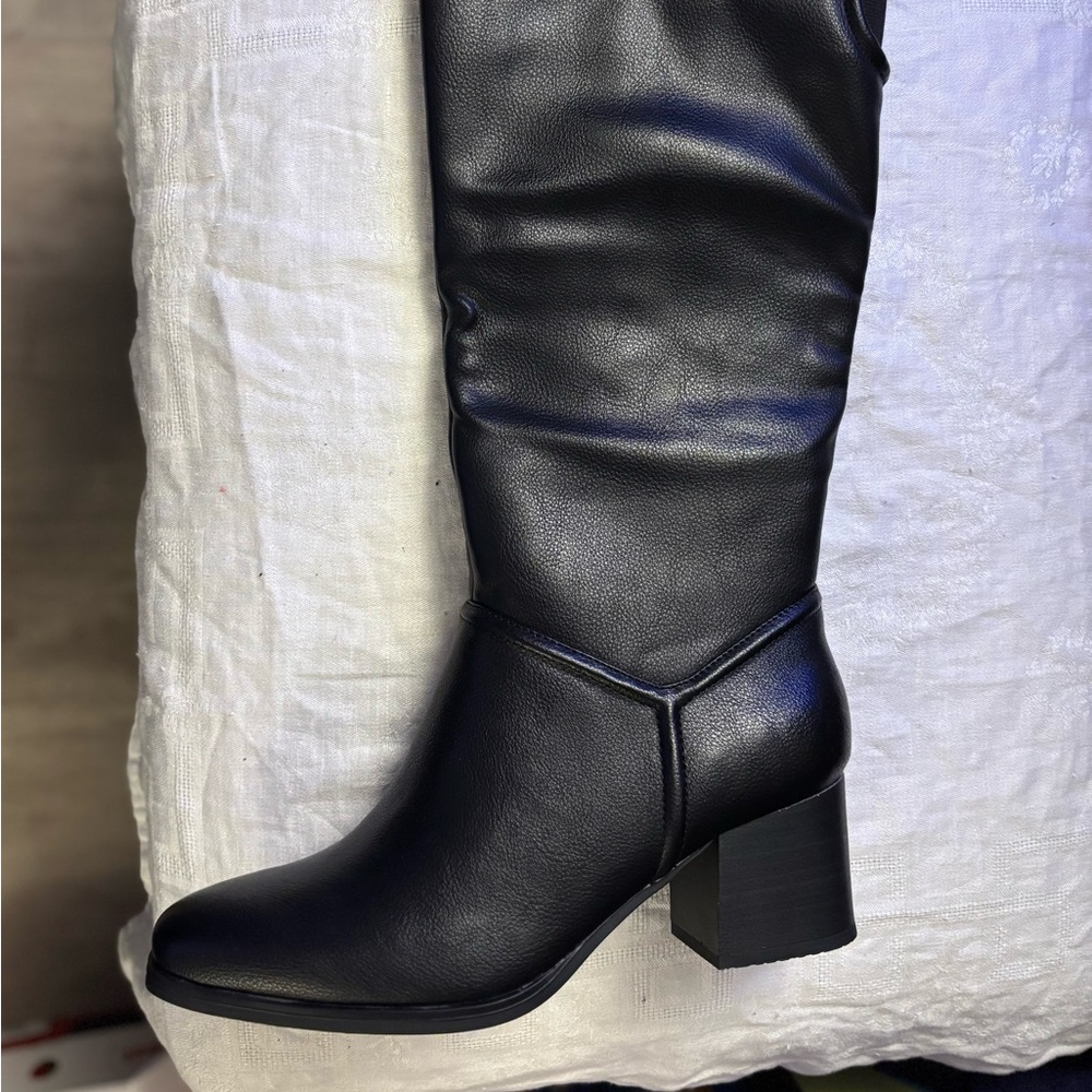 Black Leather Knee-High Boots NEW in Box  8.5